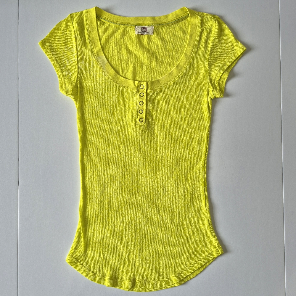 l.e.i Junior Womens Bright Neon Yellow Cap Sleeve Burnout Tee Small
